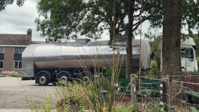 Da's pech, Melkweg..
.
#melk #versemelk #versemelkvandeboer #zuivel