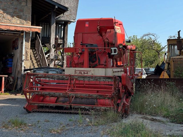 Oldtimers in Frankrijk! Twee prachtige oude maaidorsers. De tweede zelfs nog in gebruik ❤️
#frankrijk #combine #newholland #boerderij #correze